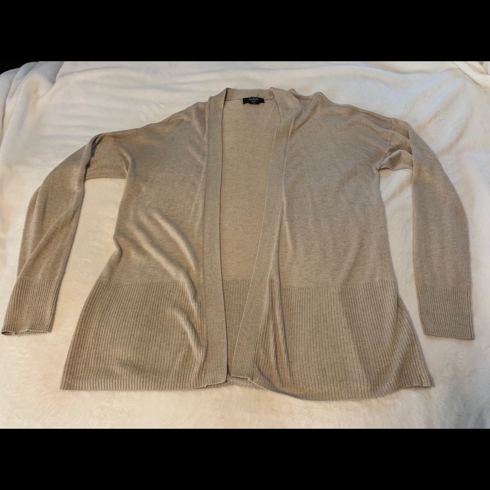 Tan cardigan, open,upper mid thigh length